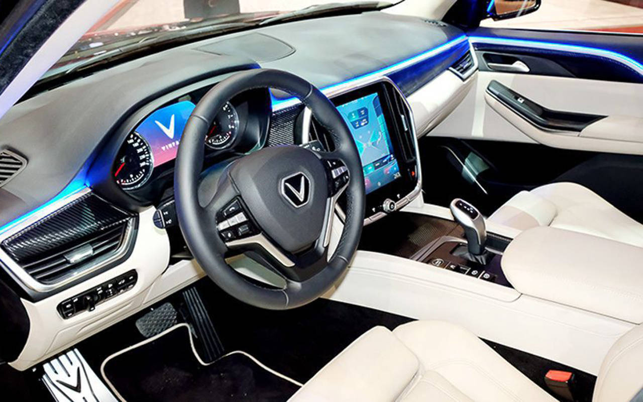 TOYOTA INNOVA CRYSTA